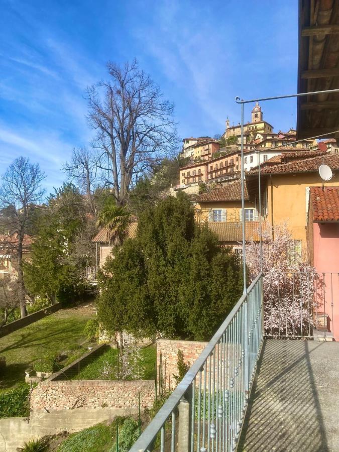 Da Emi - La Casetta In Piazza Monforte dʼAlba Exterior foto